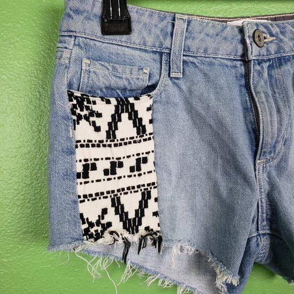 Paige geometric design patch Kiera shorts size 25 - Picture 3 of 8